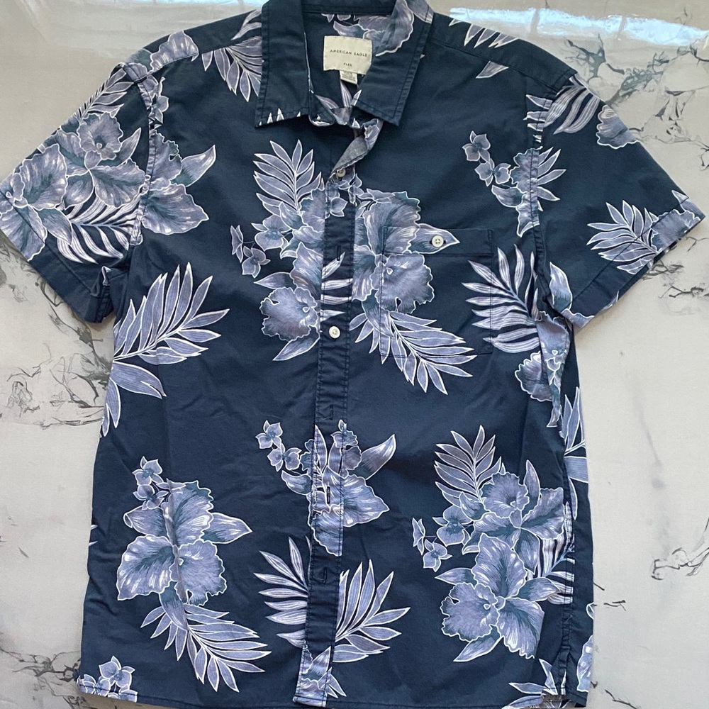 American eagle  Navy Floral Men's Shirt Hawaiian shirt  in perfect condition